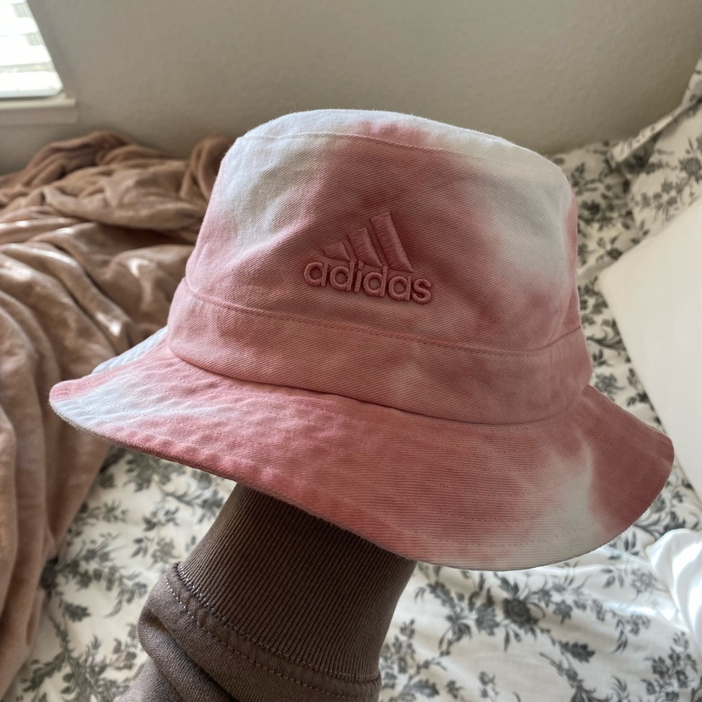 Adidas bucket hat